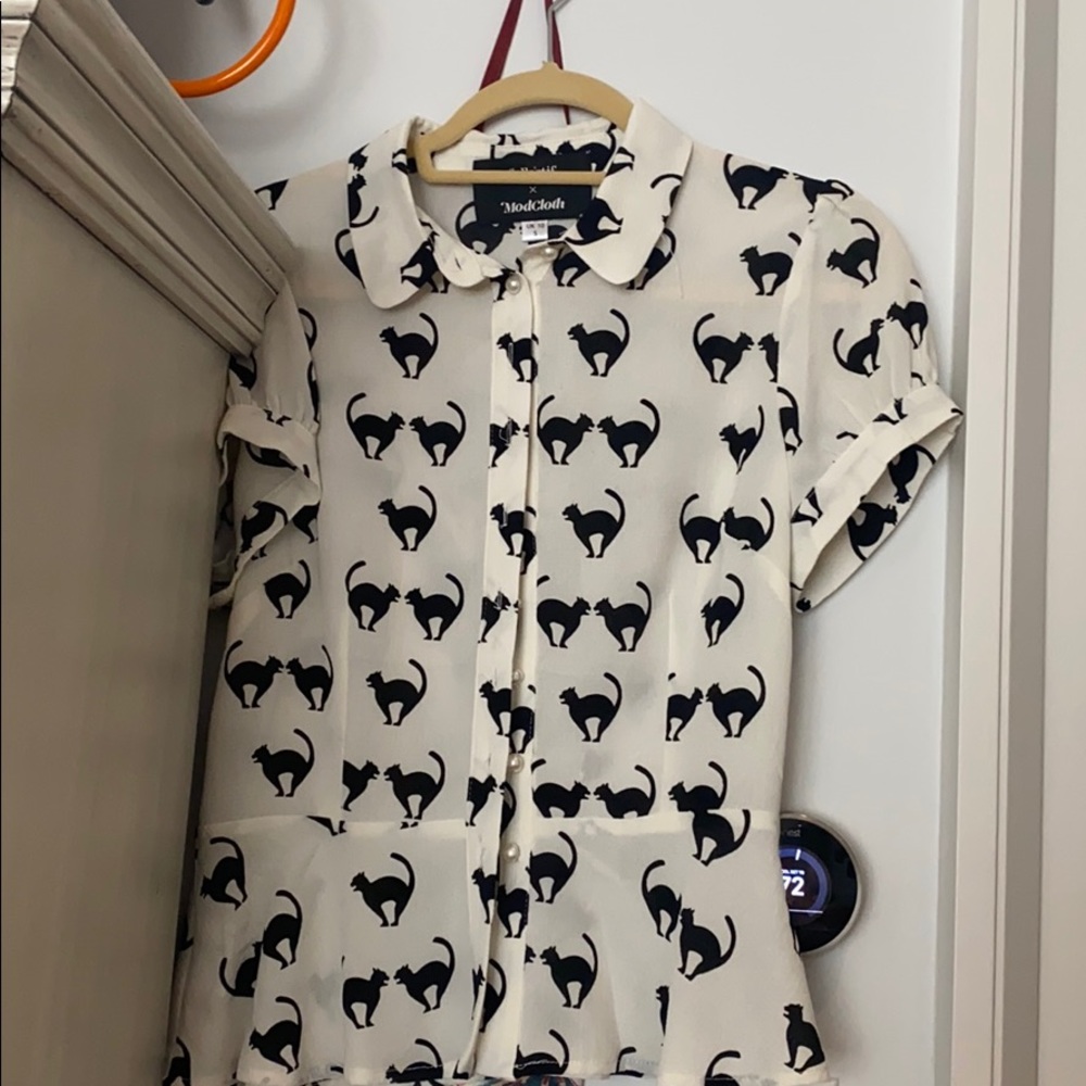 🌸ModCloth Cat Print Pearl Button Peplum Blouse